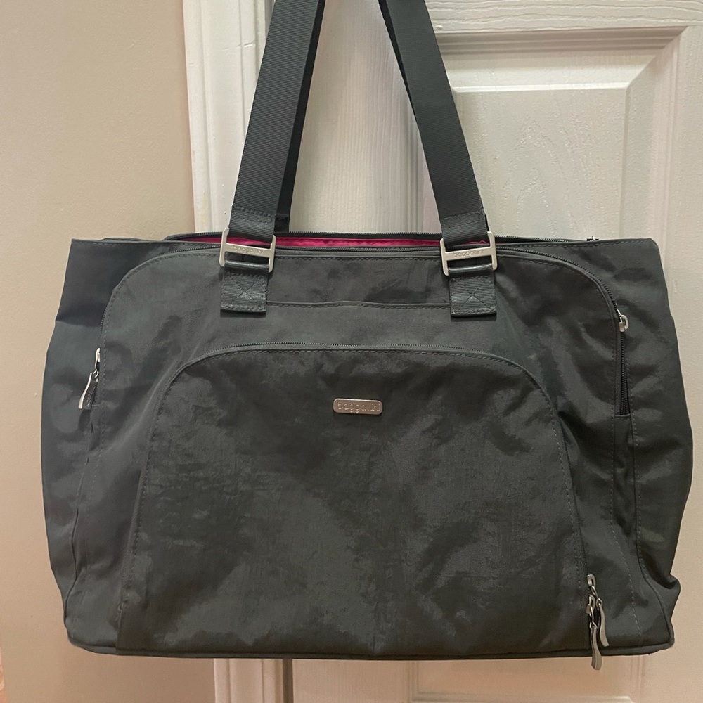 Gorgeous tote with lots of storage, in excellent condition.